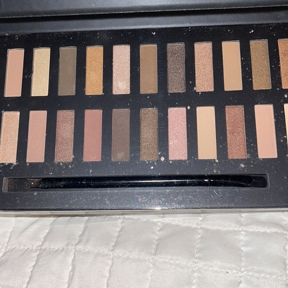 Never used- NEW “TAHARI BEAUTY” Au Naturale eyeshadow collection. - Picture 8 of 8